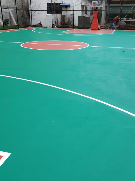 温江 球场长期使用易出现地面开裂